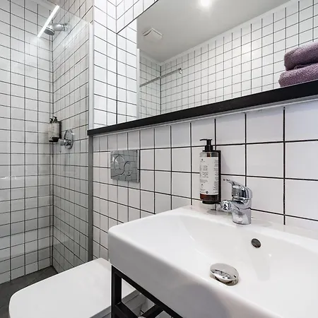 Wozna 11 Stare 3* 포즈난